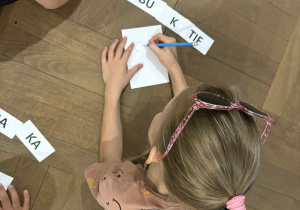 Uczniowie wykonują projekty swoich prac
