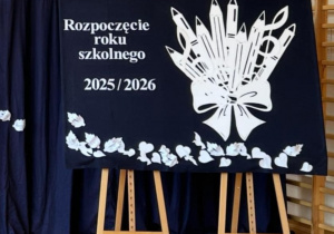 Dekoracja na rozpoczęcie roku szkolnego 2025/2026 w budynku klas 4-8
