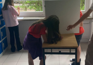 Uczniowie oddają głosy na swoich kandydatów