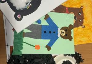 Prace plastyczne dzieci wykonane różnorodnymi technikami.