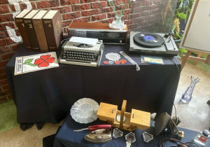 Wystawa przedmiotów z lat osiemdziesiątych.