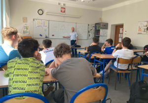 Uczniowie podczas warsztatów z rachunku prawdopodobieństwa.
