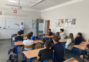 Uczniowie podczas warsztatów z rachunku prawdopodobieństwa.